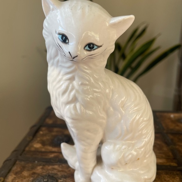 Vintage White Siamese Cat Figurine With Blue Eyes - Picture 3 of 5